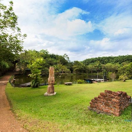 Lake Serenity Resort & Spa Kuruwita 外观 照片