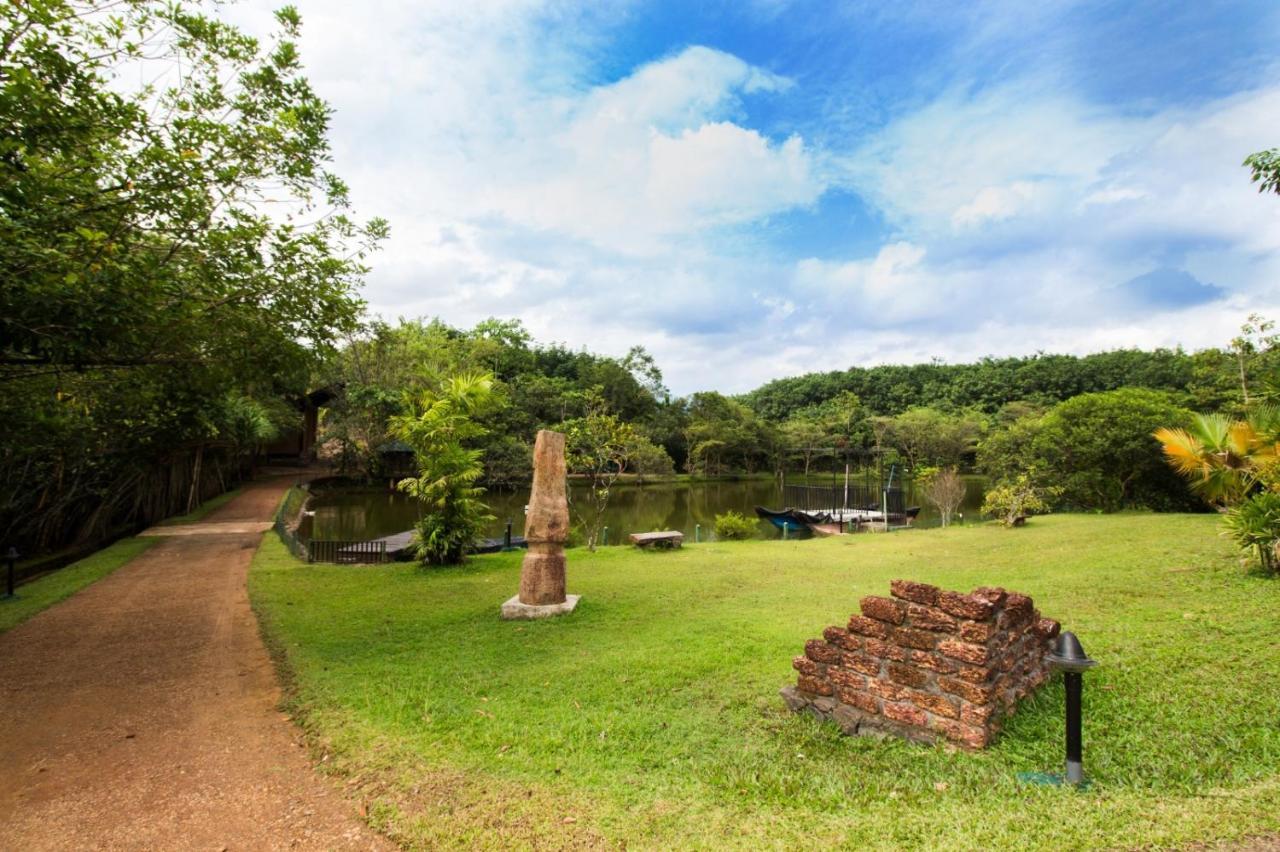 Lake Serenity Resort & Spa Kuruwita 外观 照片